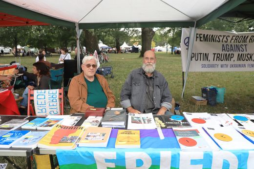 Stand der Wiener Friedensbewegung beim Volksstimmefest 2025